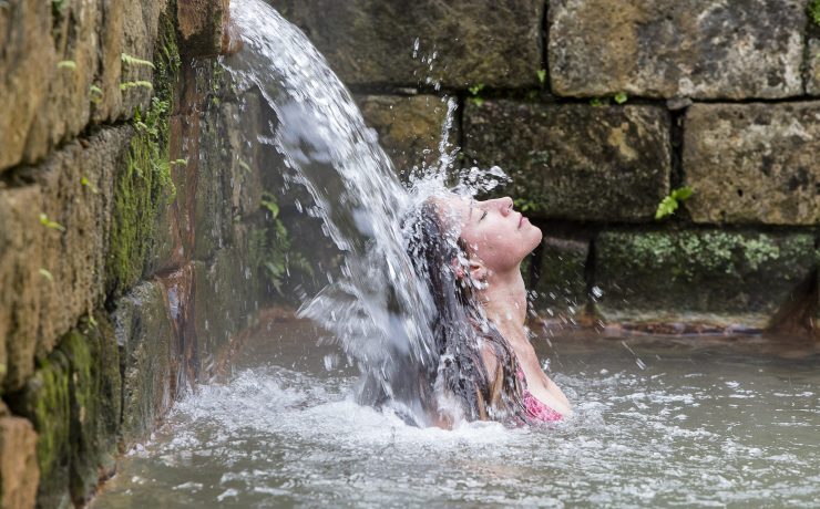 5 atividades para fazer na visita aos Açores - Banho nas Termas Poça Dona Beija